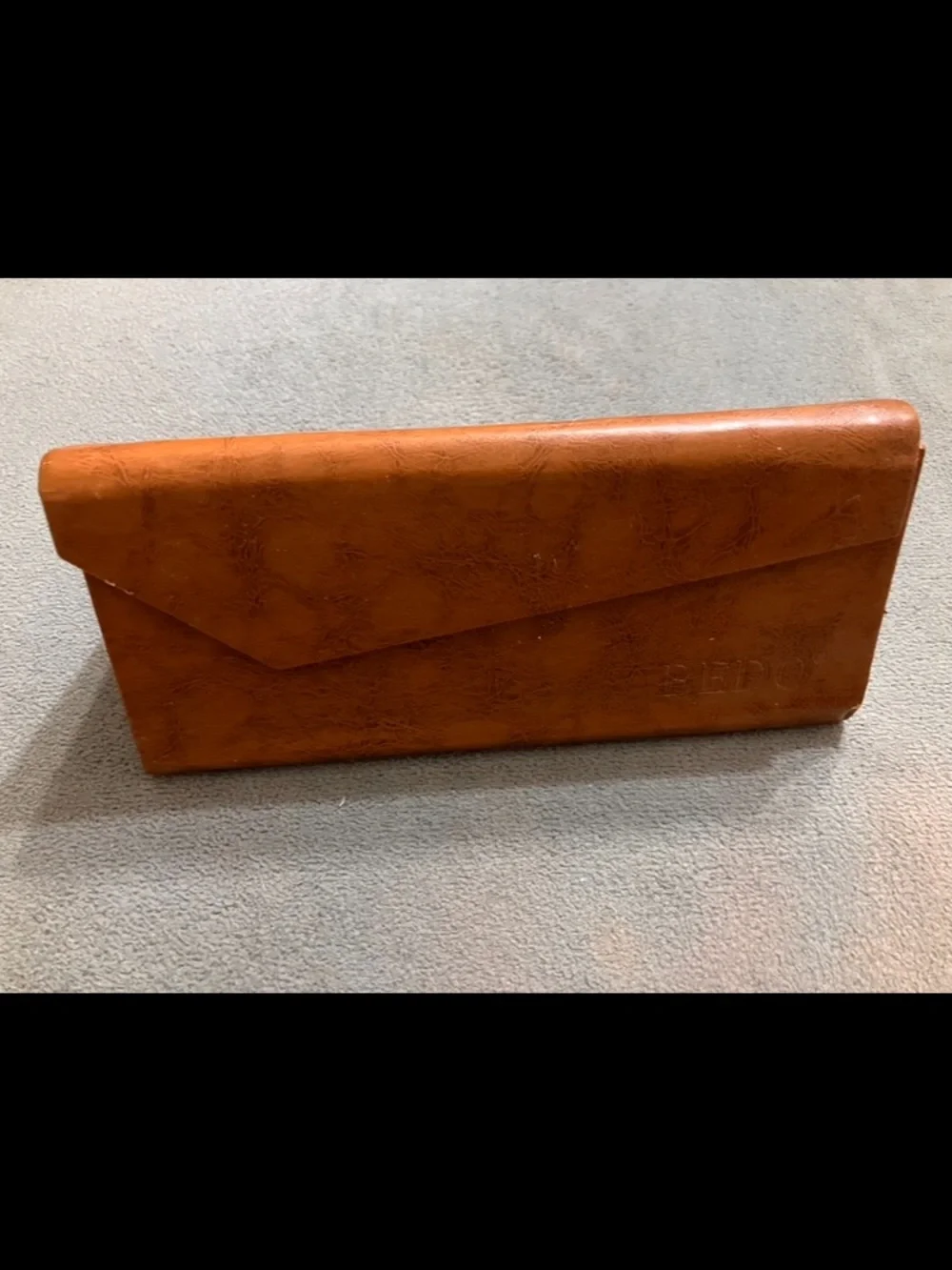 Tan Envelope Glasses Holder
